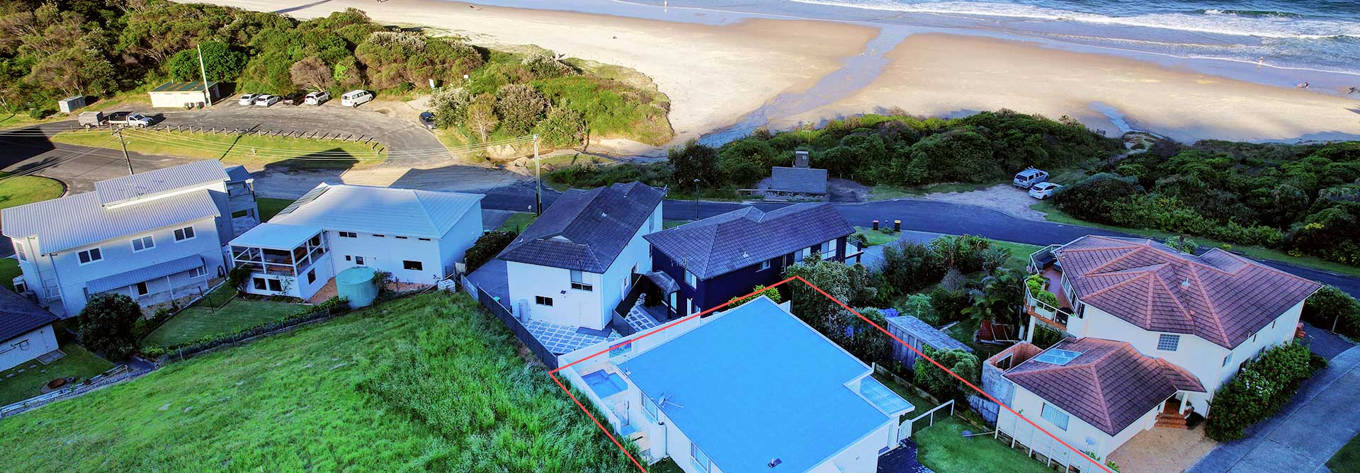 House 1: By The Pool in Blueys Beach Pacific Palms NSW
